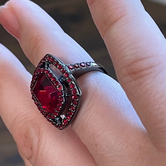 Givenchy Red Crystal
Ring in gunmetal setting. Size 6.75 - Picture 6 of 11